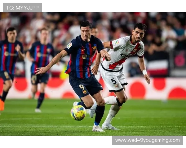 西甲：巴萨3-1逆转赫塔菲，莱万和登贝莱表现出色，巴萨3-3莱万特